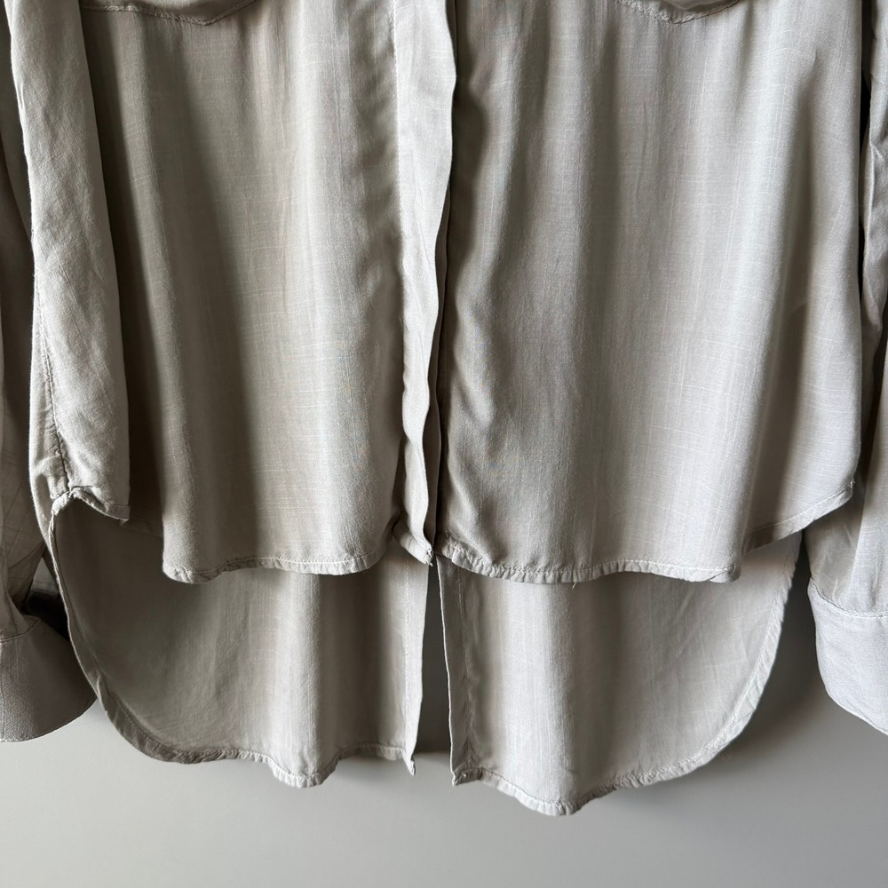 Bella Dahl Split Back Button‎ Down Shirt Womens XS Taupe 100% Rayon Made USA - Picture 11 of 16